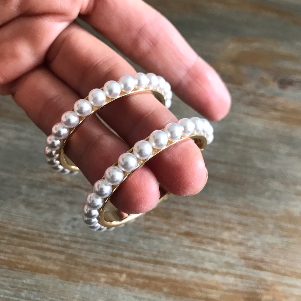Amazing Pearl Hoop Earrings - NWT Great Gift - Picture 5 of 6